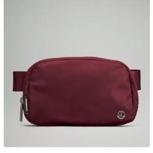 Lululemon Everywhere Belt Bag